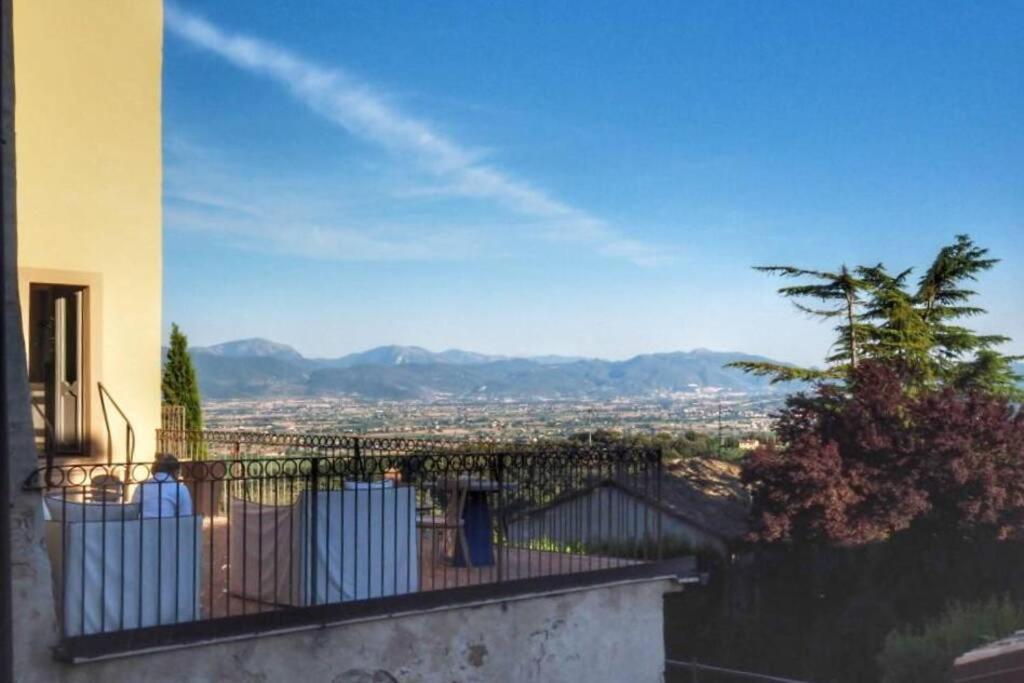 L'Angolo Di Zia Anna Montefalco Kültér fotó